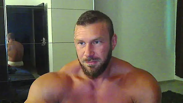 muscularkevin online show from June 25, 2026, 3:28 am