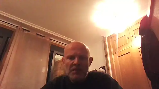 Snapshot of davigochi77bcn chatting on December 18, 2024, 7:52 pm davigochi77bcn online show from December 18, 2024, 7:52 pm