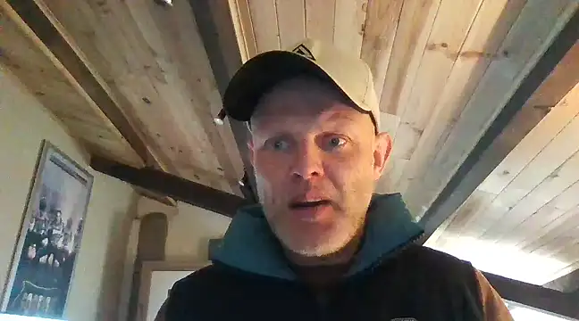 Snapshot of davigochi77bcn chatting on February 27, 2025, 8:53 pm davigochi77bcn online show from February 27, 2025, 8:53 pm