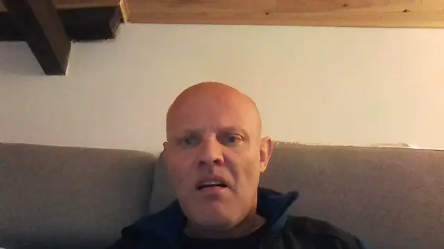 Snapshot of davigochi77bcn chatting on November 7, 2025, 8:20 pm davigochi77bcn online show from November 7, 2025, 8:20 pm