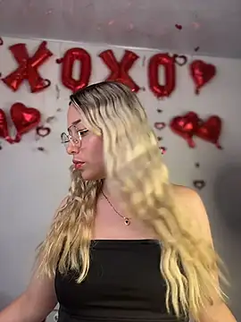 Irisweet  online show from February 21, 2026, 12:33 am