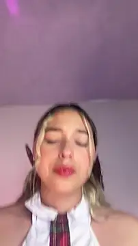 Irisweet  online show from March 15, 2026, 4:29 am