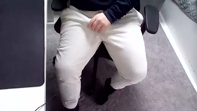 Luishorny19 online show from December 27, 2024, 12:23 pm