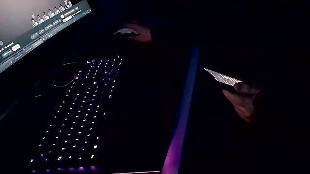 Luishorny19 online show from March 21, 2025, 10:17 pm