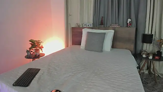 SaraVergara online show from December 19, 2024, 9:06 pm