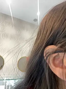 M isabel25 online show from February 6, 2025, 4:03 pm