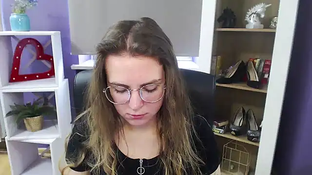 Zoey Erotic online show from March 20, 2025, 9:26 am