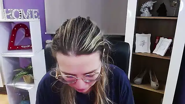 Zoey Erotic online show from December 17, 2025, 6:19 am