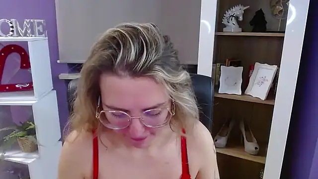 Zoey Erotic online show from December 19, 2025, 5:36 am