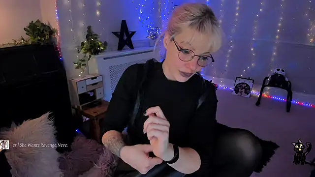 AliceW0lf online show from March 3, 2025, 8:54 pm