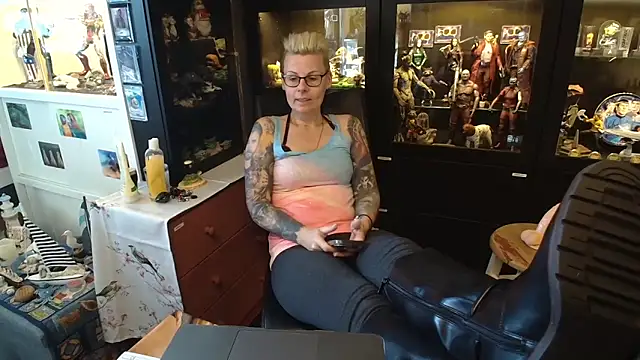 Snapshot of MaryG chatting on January 18, 2025, 9:45 am MaryG online show from January 18, 2025, 9:45 am