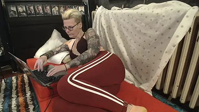 Snapshot of MaryG chatting on January 22, 2025, 9:43 pm MaryG online show from January 22, 2025, 9:43 pm