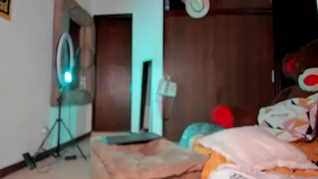 Snapshot of GiselReyes chatting on November 14, 2025, 11:46 pm GiselReyes online show from November 14, 2025, 11:46 pm