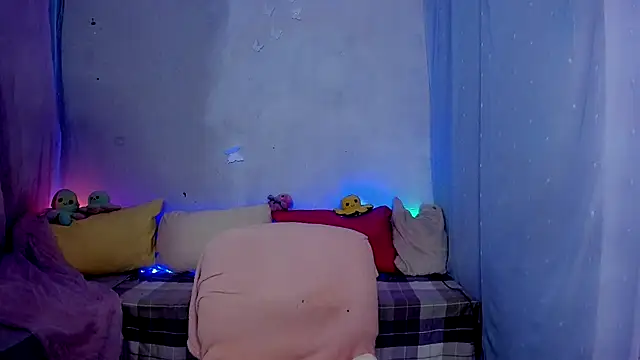 LickLizzy online show from February 2, 2025, 11:53 pm