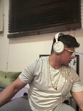 Snapshot of CleanGrey chatting on February 15, 2026, 10:14 am CleanGrey online show from February 15, 2026, 10:14 am