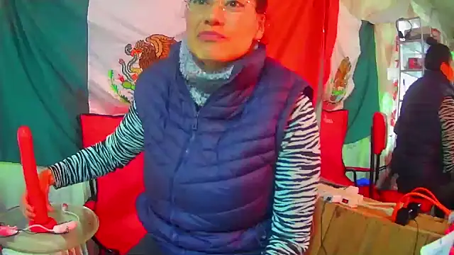 Snapshot of LaInsaciableIntensa chatting on February 11, 2025, 7:38 pm LaInsaciableIntensa online show from February 11, 2025, 7:38 pm