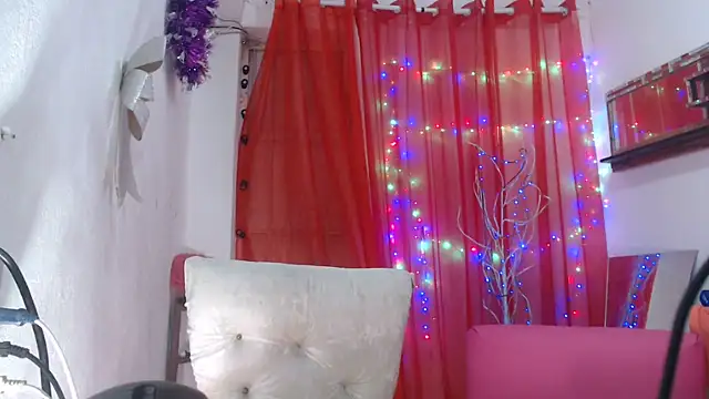 Snapshot of heyline_milf chatting on June 25, 2026, 5:28 pm heyline milf online show from June 25, 2026, 5:28 pm