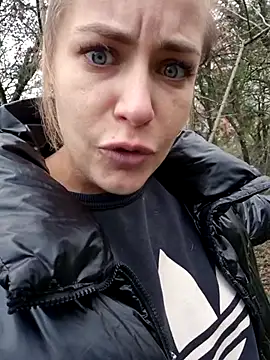 Keli Jessi online show from December 4, 2025, 1:09 pm