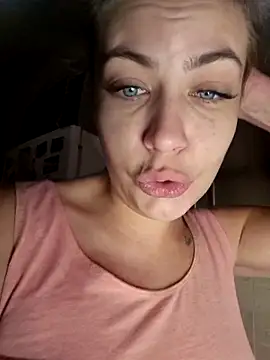 Keli Jessi online show from December 15, 2025, 1:04 pm