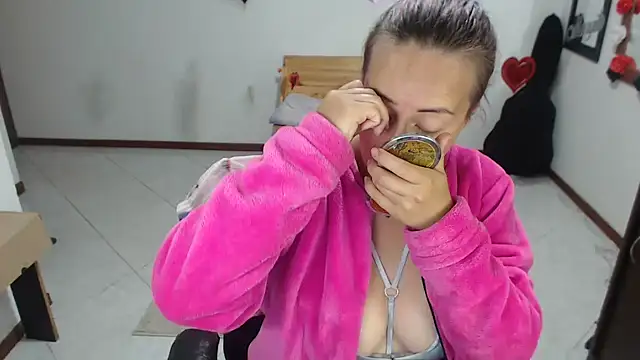 Snapshot of charlottezoe15 chatting on February 12, 2026, 7:25 am charlottezoe15 online show from February 12, 2026, 7:25 am