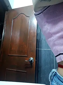 Snapshot of LunaZambrano chatting on February 10, 2026, 3:21 am LunaZambrano online show from February 10, 2026, 3:21 am