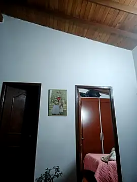 Snapshot of LunaZambrano chatting on February 14, 2026, 1:02 am LunaZambrano online show from February 14, 2026, 1:02 am