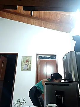 Snapshot of LunaZambrano chatting on February 19, 2026, 2:46 pm LunaZambrano online show from February 19, 2026, 2:46 pm