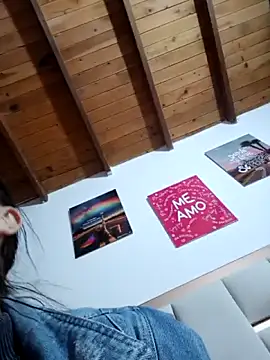 Snapshot of LunaZambrano chatting on February 27, 2026, 3:39 am LunaZambrano online show from February 27, 2026, 3:39 am