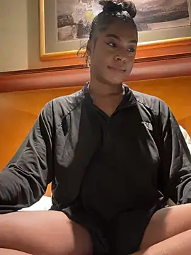 CandyLuxxxx online show from January 13, 2025, 7:43 am