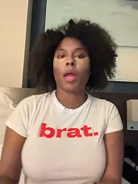 CandyLuxxxx online show from April 5, 2026, 3:26 am