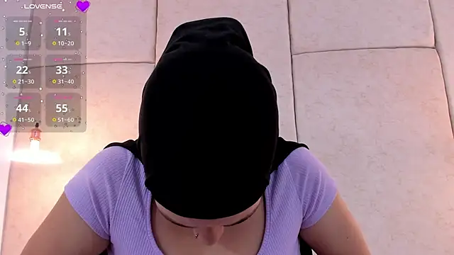 Snapshot of aisha_vs chatting on February 19, 2025, 12:00 pm aisha vs online show from February 19, 2025, 12:00 pm