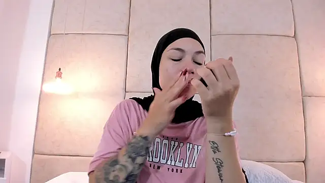 Snapshot of aisha_vs chatting on October 3, 2025, 12:57 pm aisha vs online show from October 3, 2025, 12:57 pm