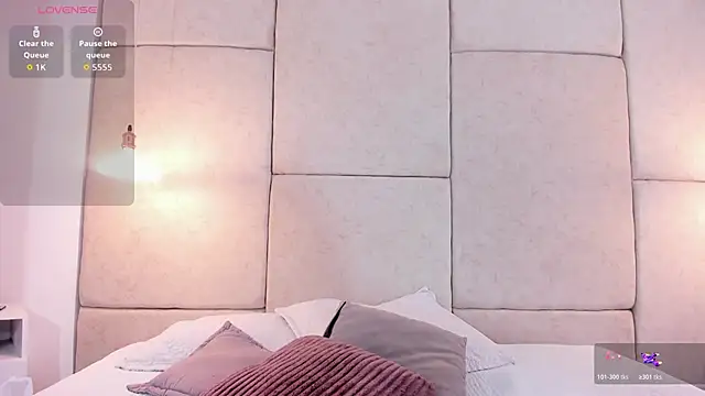 Snapshot of aisha_vs chatting on December 5, 2025, 12:47 pm aisha vs online show from December 5, 2025, 12:47 pm