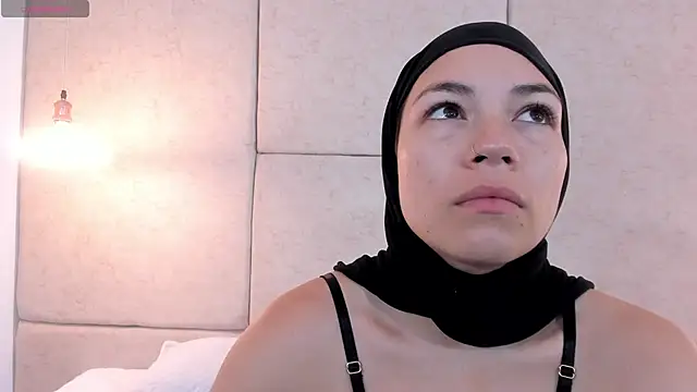 Snapshot of aisha_vs chatting on December 22, 2025, 12:35 pm aisha vs online show from December 22, 2025, 12:35 pm