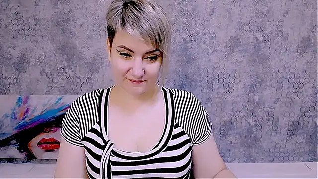 Djullia online show from September 12, 2025, 5:29 am