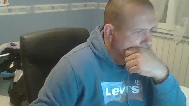 Snapshot of manubm03 chatting on October 13, 2025, 11:32 am manubm03 online show from October 13, 2025, 11:32 am