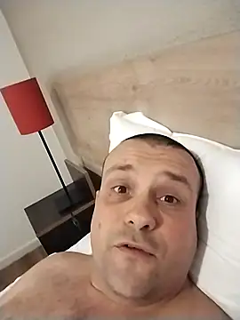 Snapshot of manubm03 chatting on November 24, 2025, 8:08 pm manubm03 online show from November 24, 2025, 8:08 pm