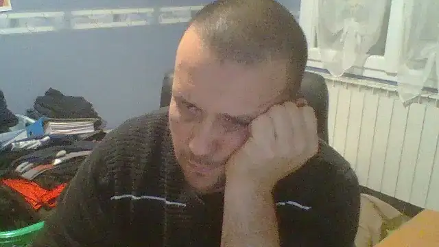 Snapshot of manubm03 chatting on December 2, 2025, 5:30 pm manubm03 online show from December 2, 2025, 5:30 pm