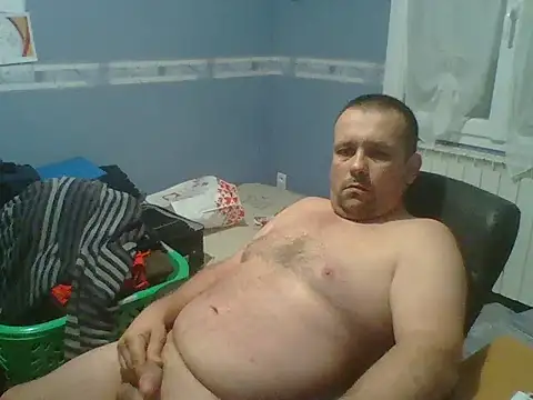 Snapshot of manubm03 chatting on December 17, 2025, 2:12 pm manubm03 online show from December 17, 2025, 2:12 pm