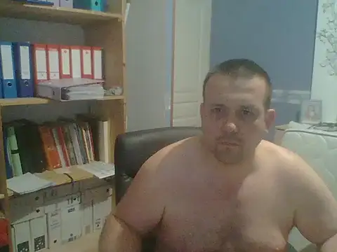 Snapshot of manubm03 chatting on February 18, 2026, 3:02 am manubm03 online show from February 18, 2026, 3:02 am