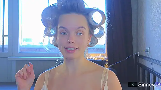 sinteas online show from September 29, 2025, 1:05 pm