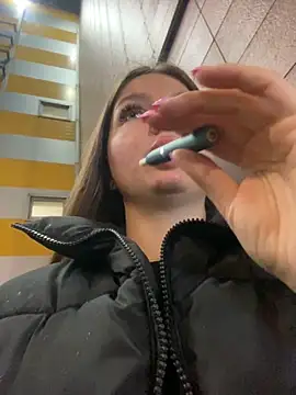 KrisMagnoly online show from September 23, 2025, 5:16 pm