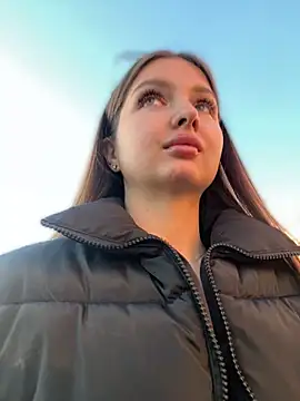 KrisMagnoly online show from September 28, 2025, 3:17 pm