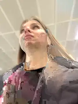 KrisMagnoly online show from October 12, 2025, 5:23 pm