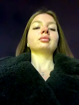 KrisMagnoly online show from October 30, 2025, 3:13 pm