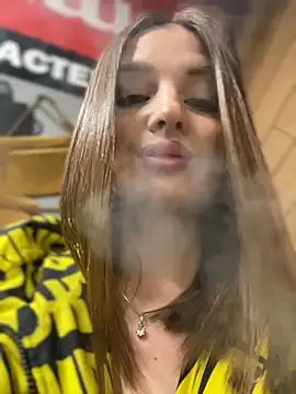 KrisMagnoly online show from April 25, 2026, 2:25 pm