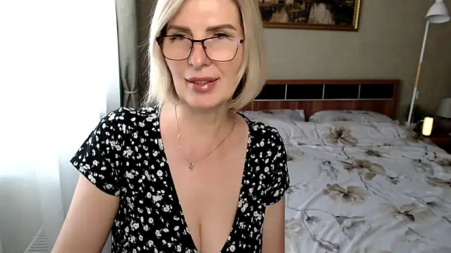 Snapshot of sensualEmilia chatting on July 17, 2026, 11:06 am sensualEmilia online show from July 17, 2026, 11:06 am