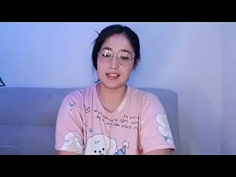 YummymeowW online show from May 15, 2026, 2:35 pm