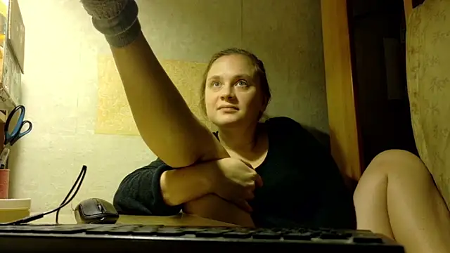 Snapshot of FrumCake chatting on November 30, 2025, 2:26 am FrumCake online show from November 30, 2025, 2:26 am