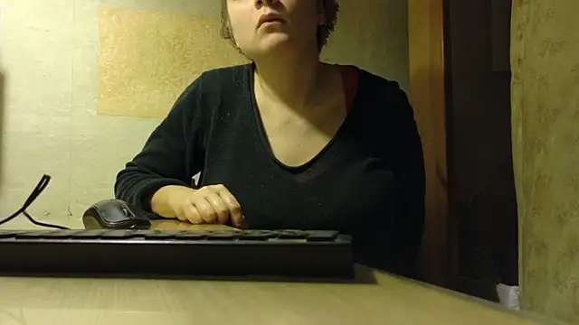 Snapshot of FrumCake chatting on December 1, 2025, 2:16 am FrumCake online show from December 1, 2025, 2:16 am